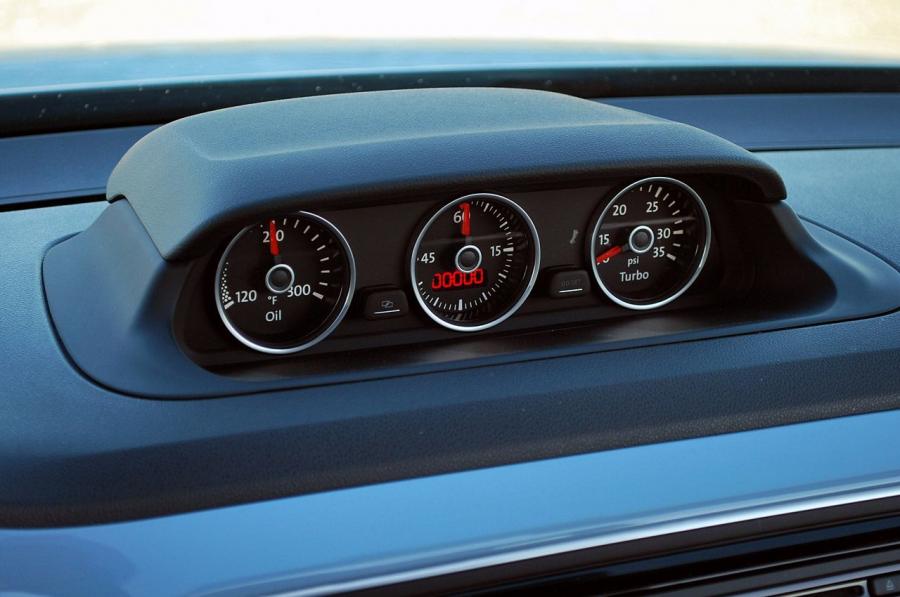  Volkswagen Beetle Turbo Cabriolet 2013 года  (фото 15 из 40)